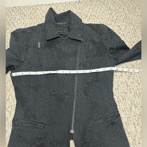 BCBGmaxazria Black Boe Fitted Jacquard Jacket with Peplum and Zippers - Picture 8 of 9